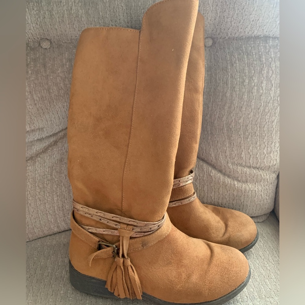 EUC Kohls Brand Girls Boots-Size 2